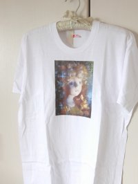 アンティックドール絵柄のTシャツ